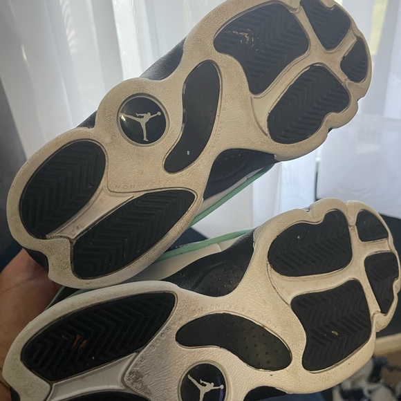 Youth 1.5 Jordan’s - Picture 4 of 5